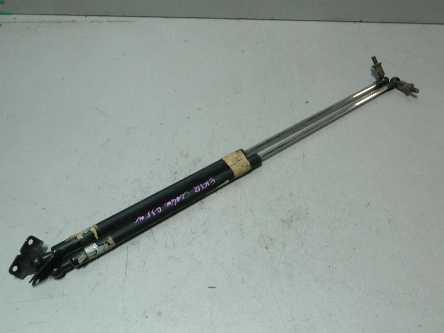 Амортизатор багажника MITSUBISHI LANCER CEDIA CS5W (Контрактный) 81528844