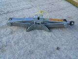 Домкрат NISSAN 1200kg (Контрактный) 94599590