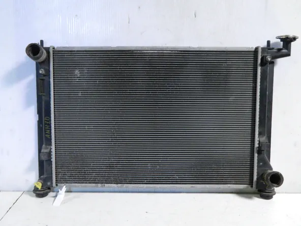 Радиатор ДВС TOYOTA ISIS ANM10 (Контрактный) 69586581