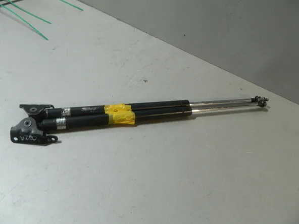 Амортизатор багажника MITSUBISHI DINGO CQ2A (Контрактный) 81528811