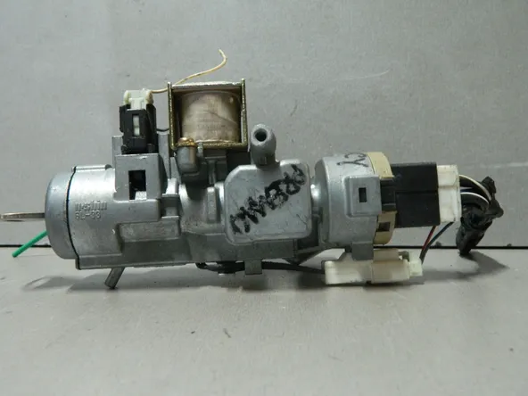 Замок зажигания MAZDA PREMACY CP8W (Контрактный) 81532412