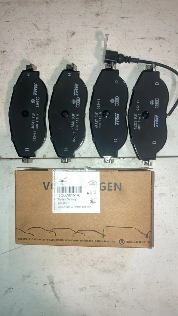 Колодки тормозные VAG 5Q0698151AJ VOLKSWAGEN JETTA / GOLF Перед