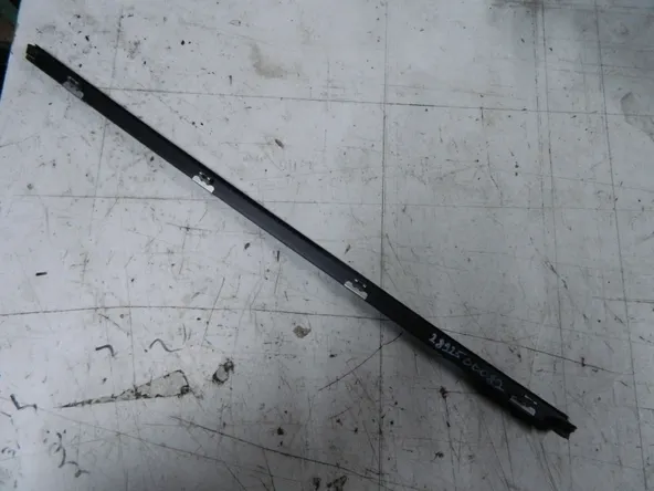 Уплотнитель стекла двери TOYOTA CAMRY ACV40 Перед Лев (Контрактный) 2892500082