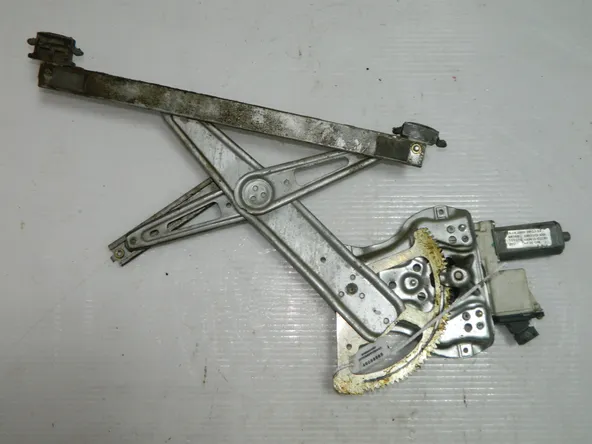 Стеклоподъемник TOYOTA Перед Прав COROLLA E120 46098665 Б/У 69810-02150