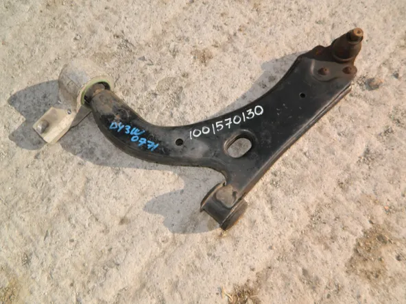 Рычаг подвески MAZDA DEMIO DY3W Перед Лев (Контрактный) 1001570130