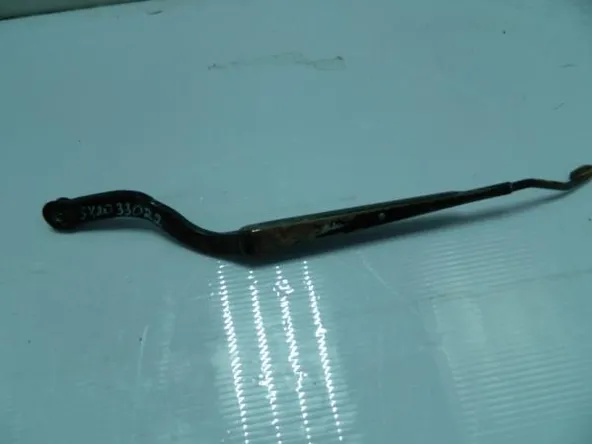 Держатель щёток стеклоочистителя TOYOTA Camry Gracia SXV20 (б/у)