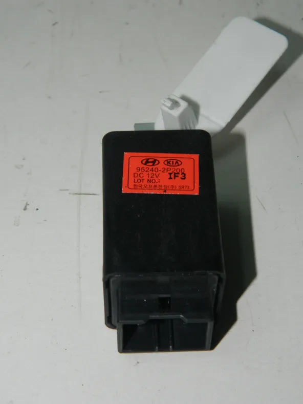 Блок реле стоп-сигнала HYUNDAI EQUUS G6DA 2013-2015 (Б/У) 35021124 952402P200