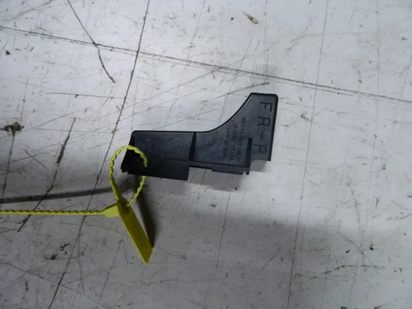 Кронштейн обшивки двери NISSAN X-TRAIL NT32 Перед Прав (Контрактный) 94603730