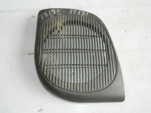 Накладка динамика TOYOTA CORONA ST191 Перед Прав (Б/У) 6765221020