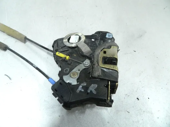 Замок двери с внутр ручкой HYUNDAI SOLARIS RB Перед Прав (Б/У) 69838645 813204L020