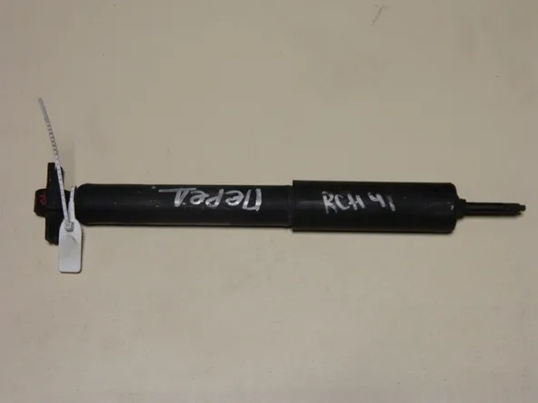 Амортизатор TOYOTA HIACE REGIUS RCH41 Перед (Контрактный) 45976967