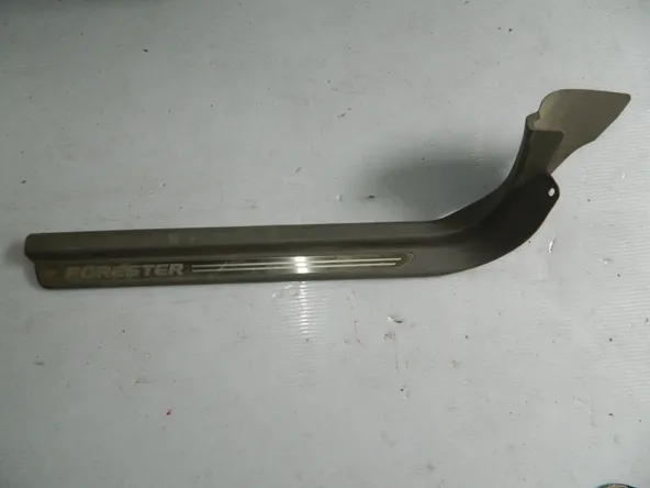 Накладка на порог SUBARU FORESTER SG5 Перед Прав (Контрактный)