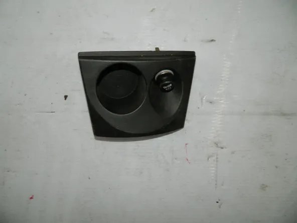 Подстаканник MITSUBISHI OUTLANDER XL CW  (Контрактный) 3622604 8011A077XA