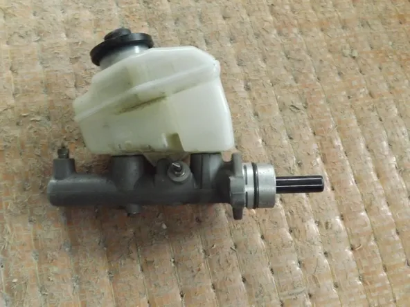 Главный тормозной цилиндр TOYOTA CAMRY ACV30 (Контрактный) 3779100037 4720133380