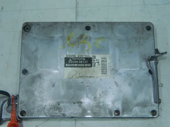 Блок управления ДВС TOYOTA VOXY AZR60 1AZFSE (Контрактный) 65243452