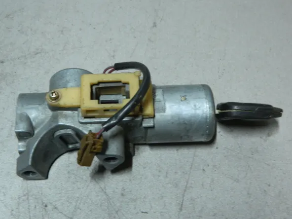 Замок зажигания NISSAN BASSARA JU30 (Контрактный) 81532327