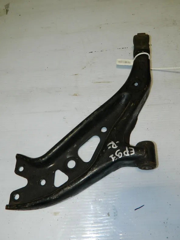 Рычаг подвески TOYOTA STARLET EP91 Перед Прав (Контрактный) 45992608