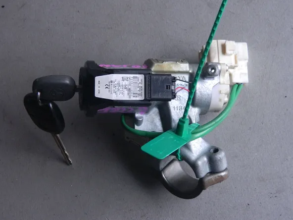 Замок зажигания TOYOTA SIENTA NCP81 (Контрактный) 79591533