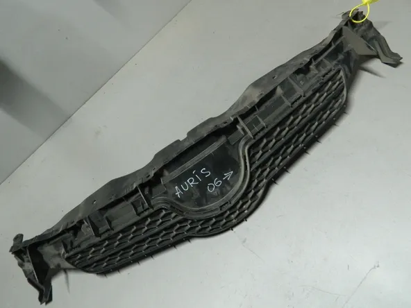 Решетка радиатора TOYOTA AURIS ZRE152 (Контрактный) 79773582