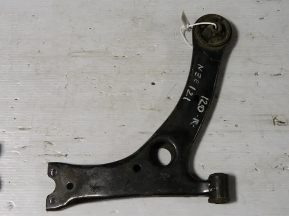 Рычаг подвески TOYOTA COROLLA NZE120 Перед Прав (Контрактный)