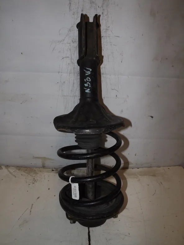 Стойка подвески MITSUBISHI CHARIOT N33W Перед (Контрактный)