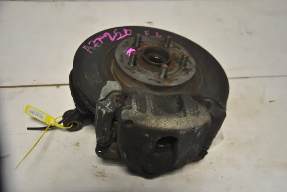 Ступица TOYOTA AVENSIS AZT250 Перед Лев (Контрактный) 40940537