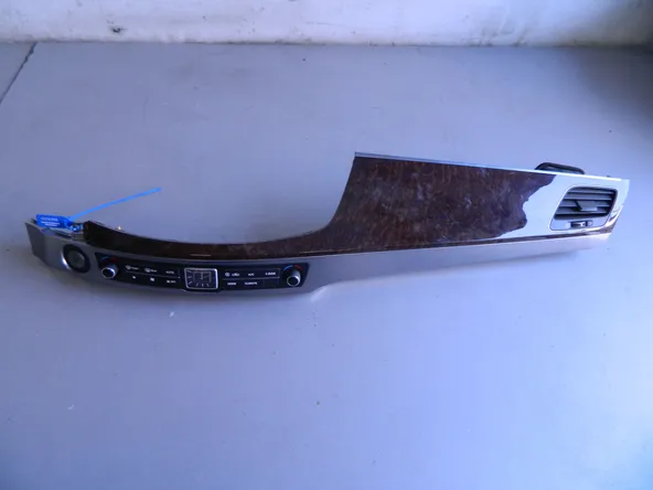 Накладка на торпедо HYUNDAI EQUUS VI G6DA 2013-2015 Прав (Б/У) 69838260