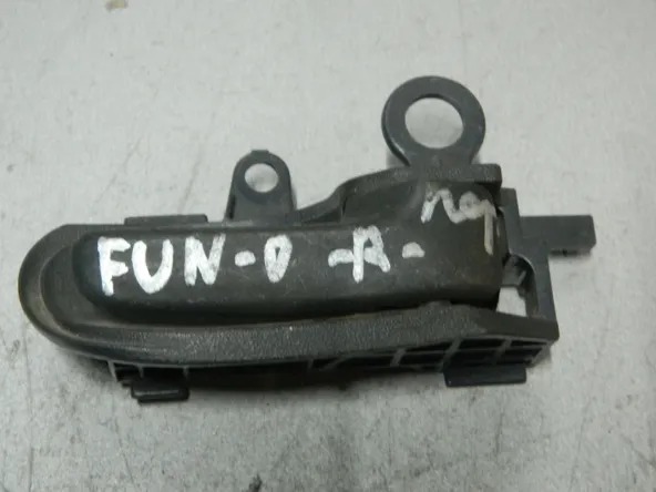 Ручка двери внутренняя TOYOTA FUNCARGO NCP20 Прав (Контрактный) 81528449