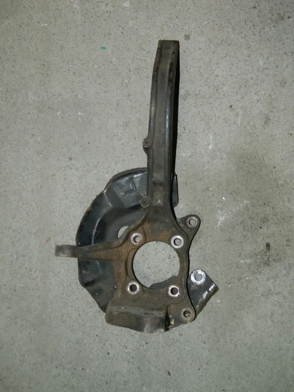 Кулак поворотный MITSUBISHI GALANT EA1A Перед Лев (Контрактный) 79591140