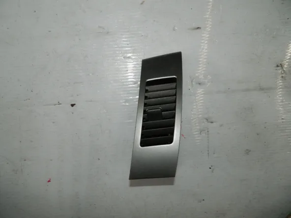 Дефлектор воздушный MITSUBISHI OUTLANDER XL CW Перед Прав (Контрактный) 8030A014ZZ