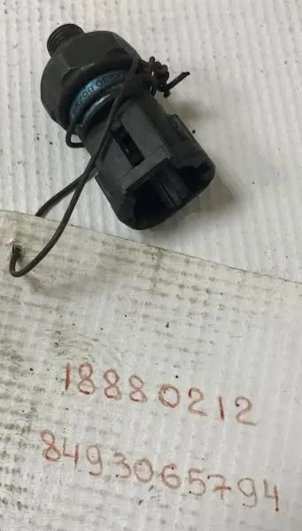 Датчик давления кондиционера NISSAN PRIMERA P11 (Контрактный) 921373J100