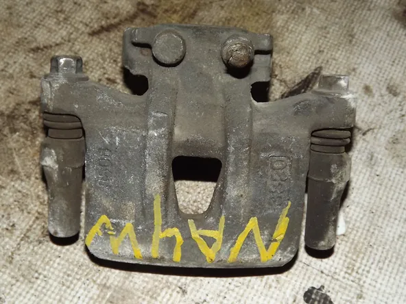 Суппорт MITSUBISHI GRANDIS NA4W Зад Прав (Контрактный) 35017204