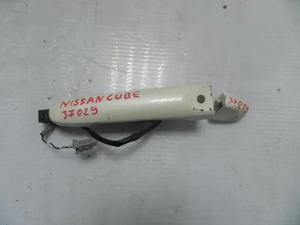 Ручка двери NISSAN CUBE Z12 HR15 левая передняя (Б/У) 81528048