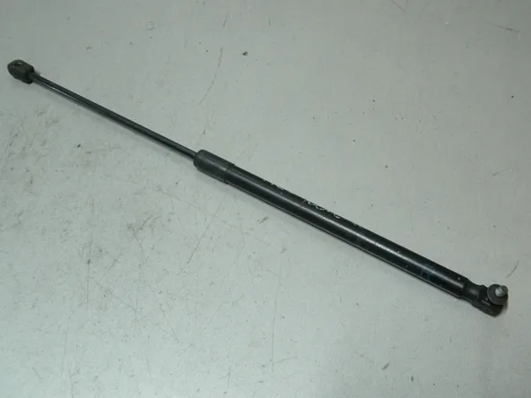 Амортизатор багажника MAZDA MAZDA3 BK Прав (Контрактный) 81532077