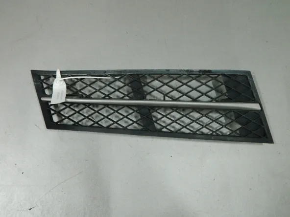 Решетка бампера BMW 523i F10 Низ Прав (Контрактный) 03344724