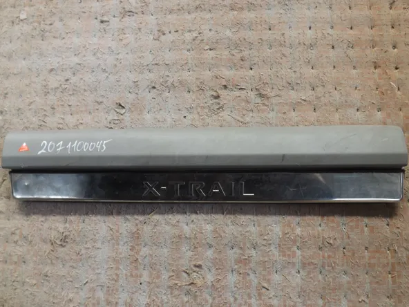 Накладка на порог внутренняя NISSAN X-TRAIL NT30 Перед Прав (Контрактный) 2071100045