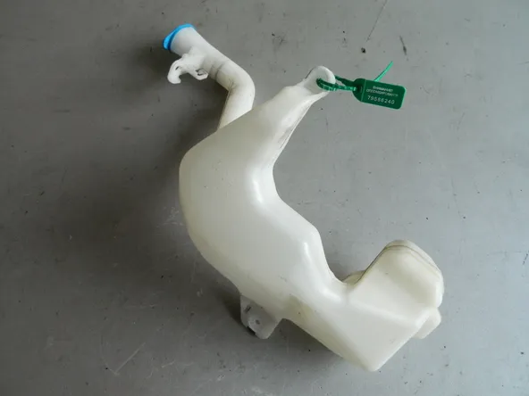 Бачок омывателя HONDA FREED SPIKE GB3 (Контрактный) 79586240