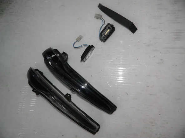 Повторитель поворота в зеркало MERCEDES-BENZ E-CLASS W213 (Б/У) A0999060143