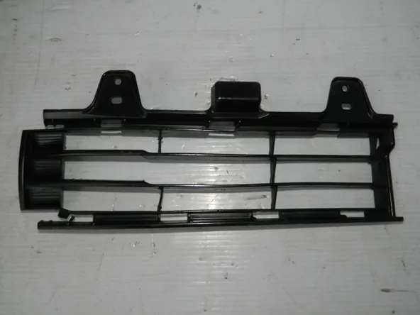 Решетка бампера TOYOTA LAND CRUISER GRJ200 Перед Прав (Б/У) 81540828