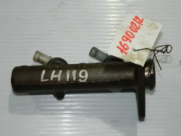 Главный тормозной цилиндр TOYOTA HIACE LH119 (Контрактный)