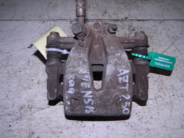 Суппорт TOYOTA  AVENSIS AZT250 Зад Лев (Контрактный) 79590455