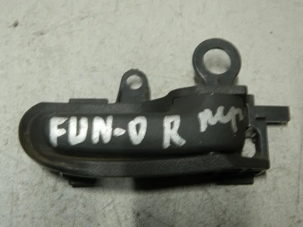 Ручка двери внутренняя TOYOTA FUNCARGO NCP20 Прав (Контрактный) 81528441