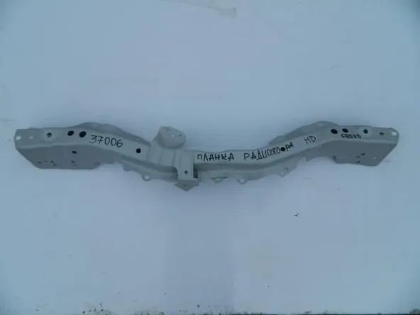 Планка радиатора HONDA FREED (Контрактный)