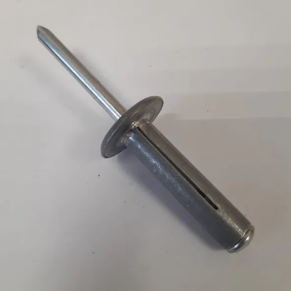 Заклепка крепления RENAULT 7703072362  LADA Largus D=7,5