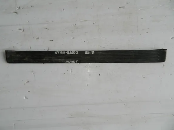 Накладка на порог TOYOTA MARK II GX110 Перед Прав (Б/У) 6791122100