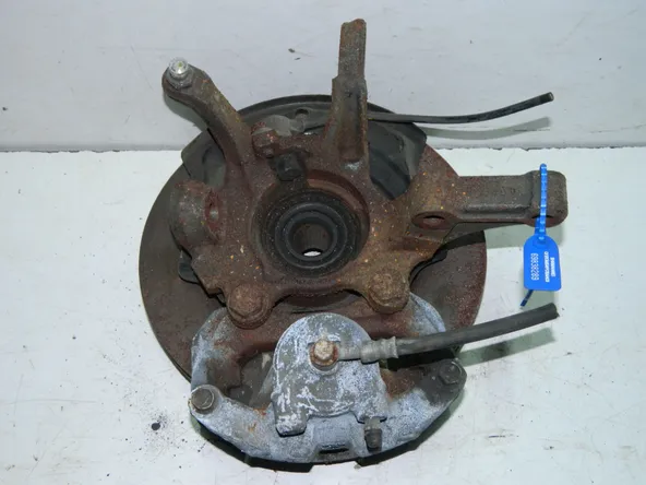 Ступица NISSAN TINO V10 Перед Лев (Контрактный) 69838289