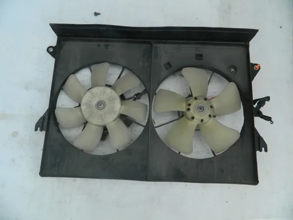 Диффузор радиатора TOYOTA ISIS ANM10 (Контрактный) 72355183