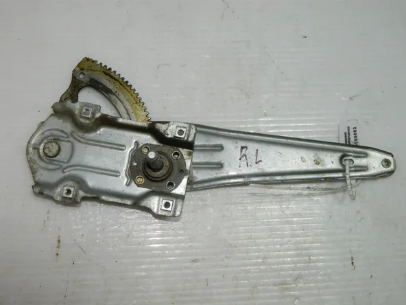 Стеклоподъемник TOYOTA COROLLA E120 Зад Лев 46098662 Б/У 6984002110