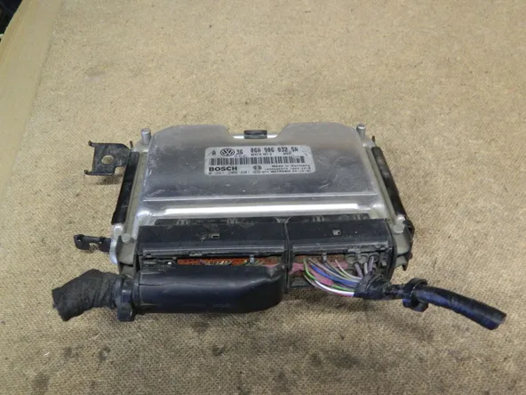 Блок управления ДВС VOLKSWAGEN GOLF (Контрактный) 79590863