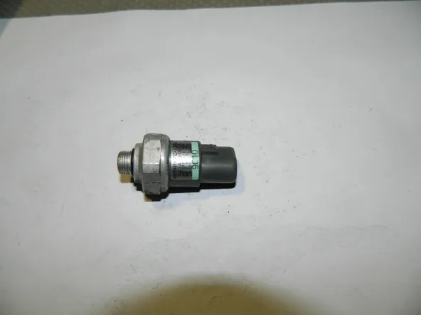 Датчик давления кондиционера TOYOTA CAMRY MCV31 (Kонтрактный)1808 4434400050